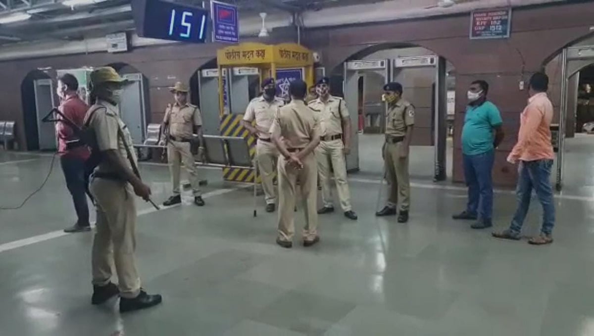 मुंबई: फेक कॉल से 4 जगह बम रखने की झूठी खबर दी, 2 लोग हिरासत में लिए गए