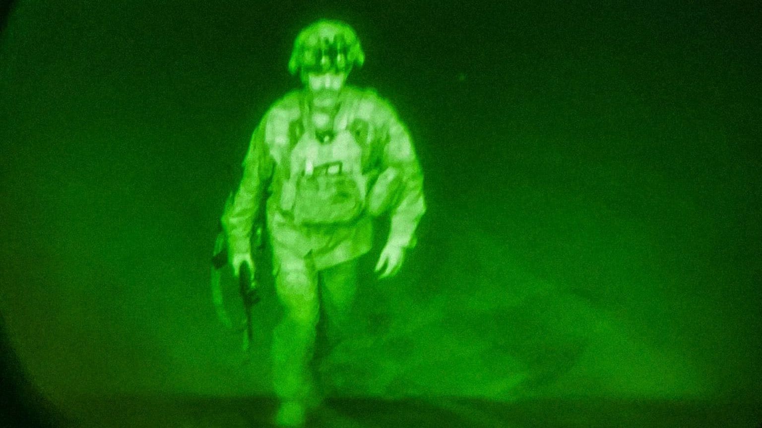 <div class="paragraphs"><p>अफगानिस्तान छोड़ने वाले आखरी अमेरिकी सैनिक कमांडर क्रिस डोनह्यू</p></div>