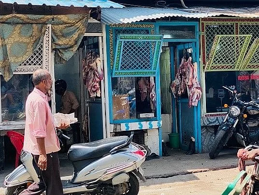 मथुरा मीट बैन:UP में कारोबारी लगातार किए जा रहे टारगेट, गैर मुस्लिम भी प्रभावित