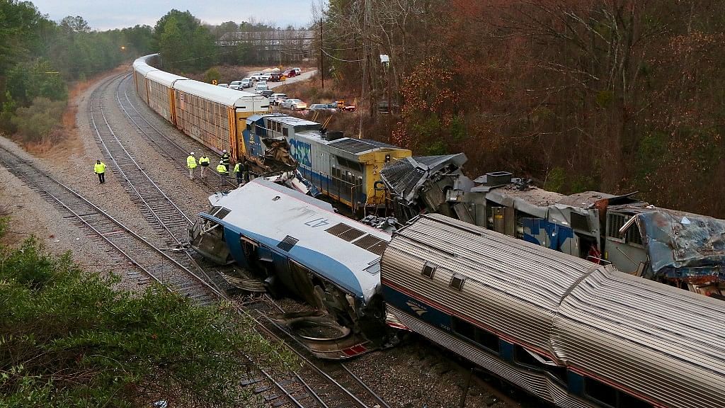 अमेरिका: मोंटाना में ट्रेन पटरी से उतरी, कम से कम 3 लोगों की मौत, 50 घायल