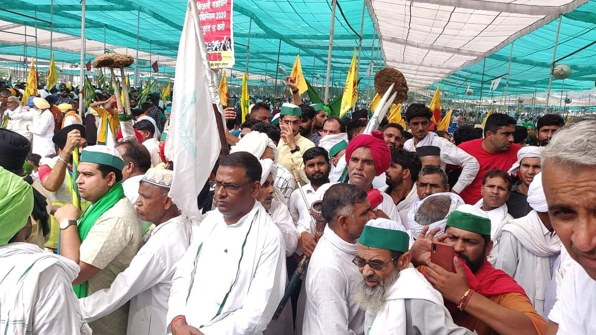 किसान महापंचायत के लिए मुजफ्फरनगर में मंच तैयार, जुटी भारी भीड़