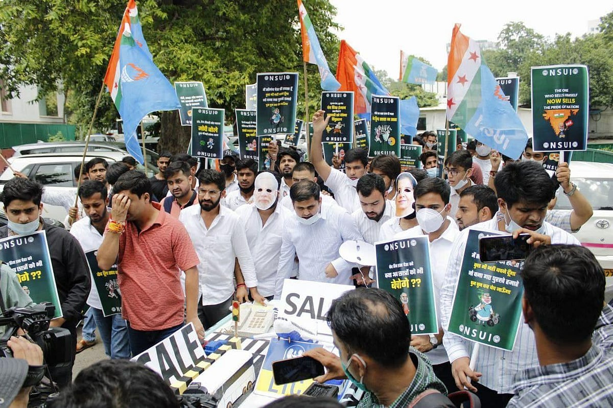 रेलवे, हाईवे के निजीकरण के विरोध में NSUI ने किया प्रदर्शन