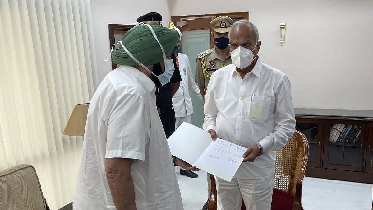 पंजाब: कैप्टन अमरिंदर सिंह ने मुख्यमंत्री पद से दिया इस्तीफा, राज्यपाल से मिले