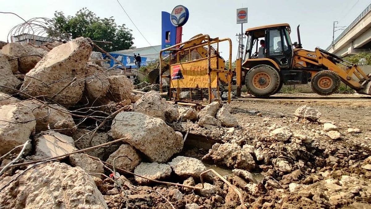 पहले किसानों ने टेंट हटाए, अब पुलिस ने बैरिकेडिंग, फिर किसानों के पाले में गेंद