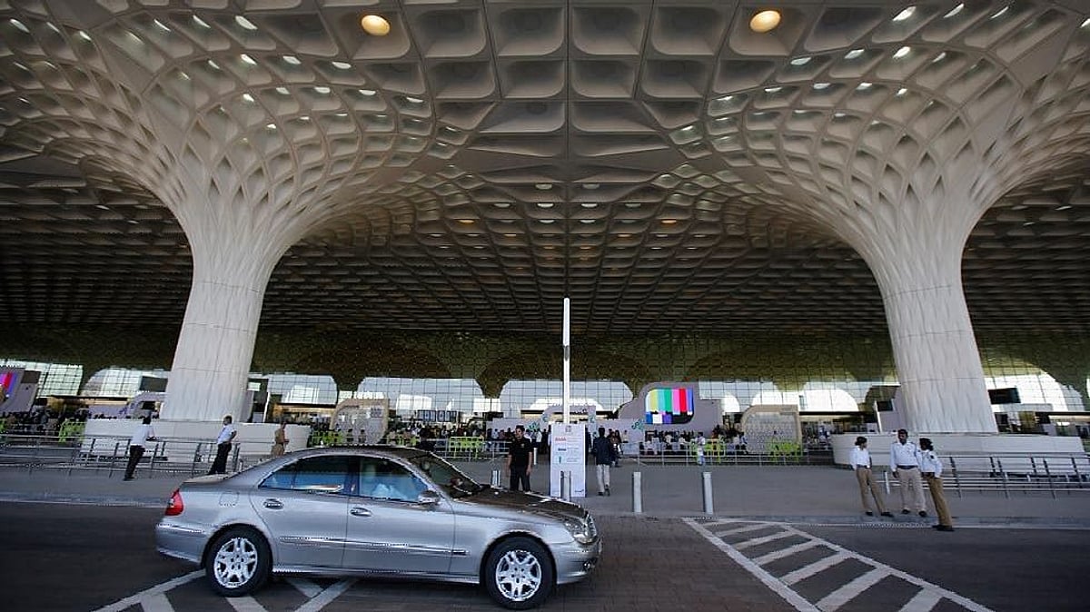 मुंबई एयरपोर्ट के टर्मिनल-1 पर आज से फिर से शुरू हुई उड़ानें