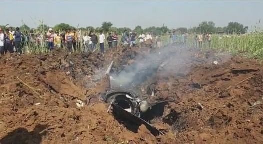 मध्यप्रदेश: भिंड में एयरफोर्स का प्लेन क्रैश, पायलट ने भागकर बचाई जान