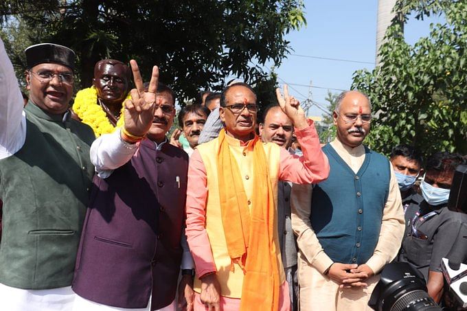 मध्य प्रदेश उपचुनाव में BJP का परचम, नहीं दिखा कमलनाथ की लीडरशिप का दम