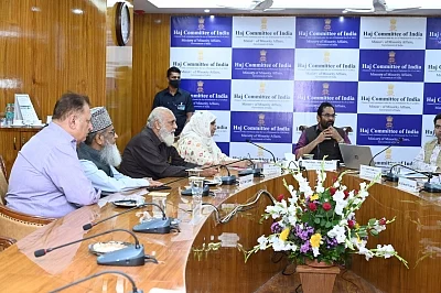 हज 2022 की तैयारियों को लेकर बैठक, 20 हजार से ज्यादा लोग कर चुके अभी तक आवेदन