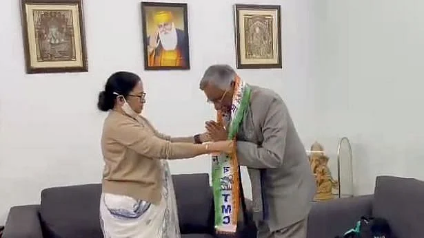<div class="paragraphs"><p>JD(U) के पूर्व नेता पवन वर्मा 23 नवंबर को नई दिल्ली में तृणमूल कांग्रेस में शामिल हो गए.</p></div>