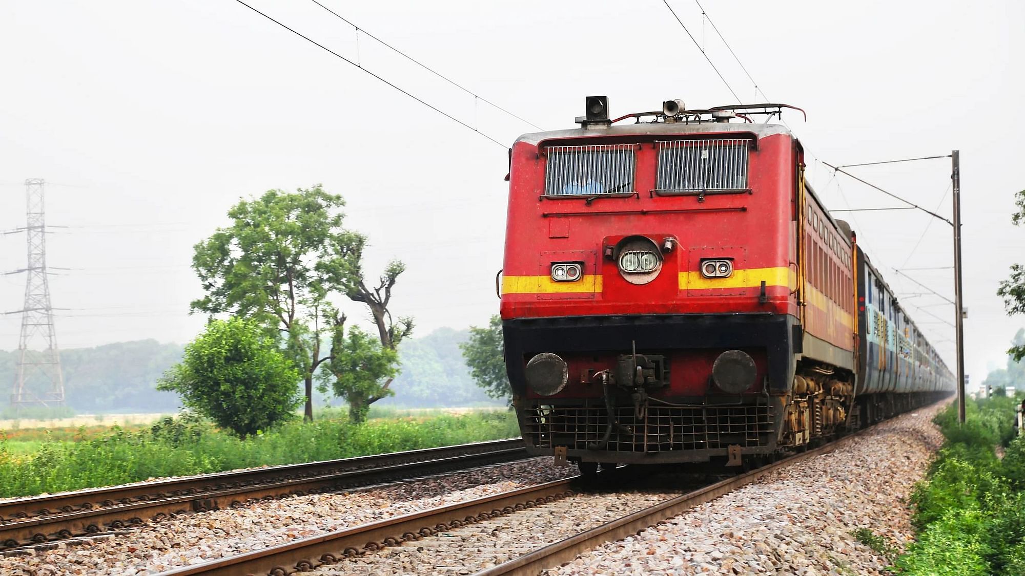 <div class="paragraphs"><p> रेलवे ने कोरोना महामारी में तत्काल टिकट बुकिंग से 403 करोड़ रुपये कमाए</p></div>