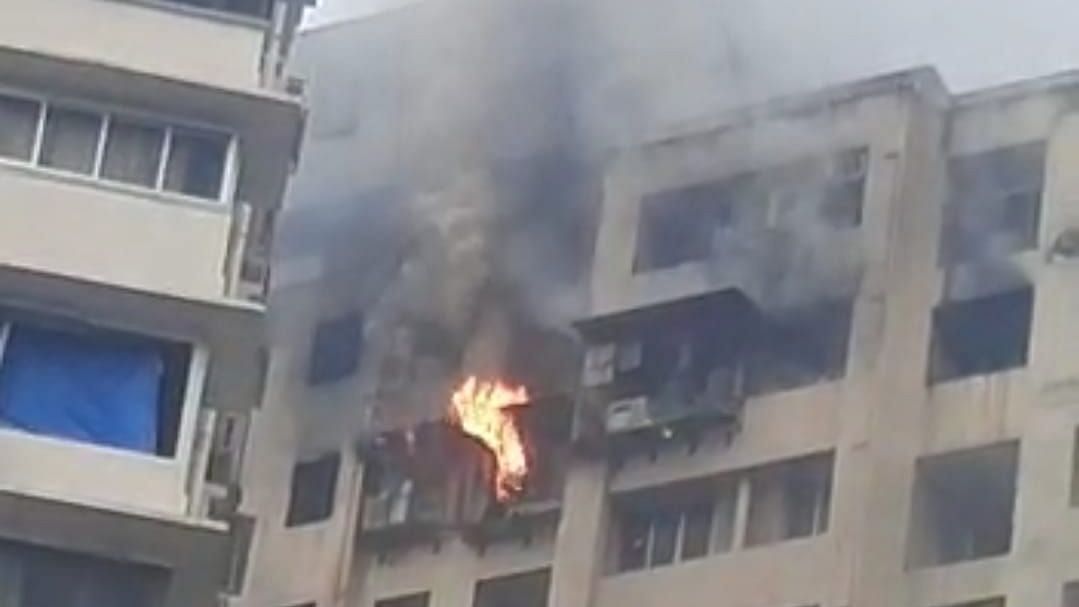 <div class="paragraphs"><p>मुंबई: ताड़देव इलाके में 20 मंजिला इमारत में लगी आग, 7 की मौत</p></div>