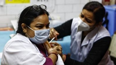 <div class="paragraphs"><p>भारत में कोरोना वैक्सीन अभियान का एक वर्ष पूरा हुआ, 156 करोड़ से अधिक खुराक दी गई</p></div>