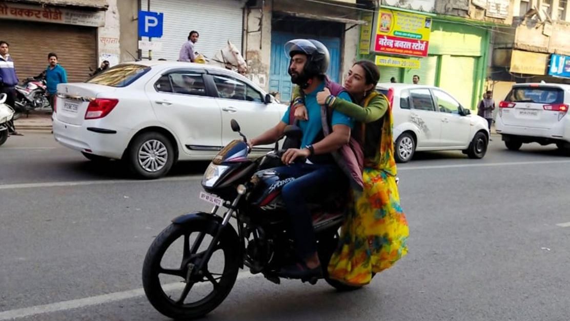'विकी कौशल की बाइक का नंबर अलग, इस्तेमाल करने की अनुमति है' - इंदौर पुलिस