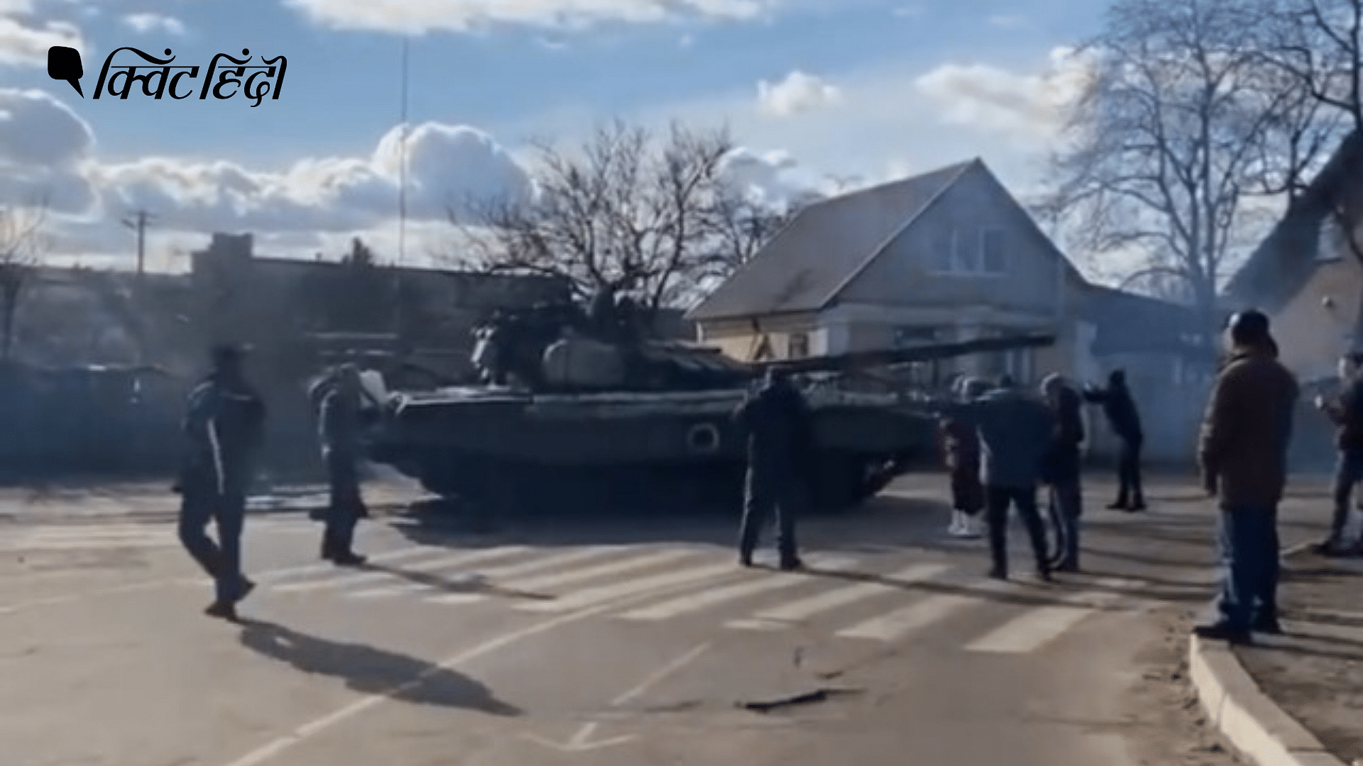 <div class="paragraphs"><p>Russia Ukraine Crisis: रूसी टैंक से मुकाबला करने के लिए सामने खड़े हो गए लोग</p></div>