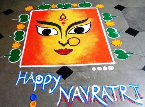 Navratri 2022: ऐसा माना जाता है कि घर में खूबसूरत रंगोली बनाने से सकारात्मकता आती है.  