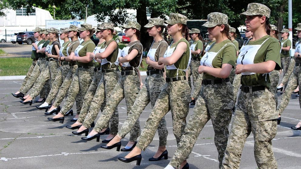 Ukraine Women army:राष्ट्रपति ज़ेलेंस्की के सुर में सुर मिलाकर कह रहीं यूक्रेन की वीरांगनाएं 'आखिरी सांस तक लड़ेंगे'