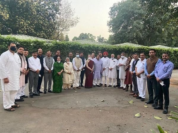 सोनिया गांधी की हिमाचल कांग्रेस नेताओं के साथ बैठक, एकजुट रहने की दी सलाह