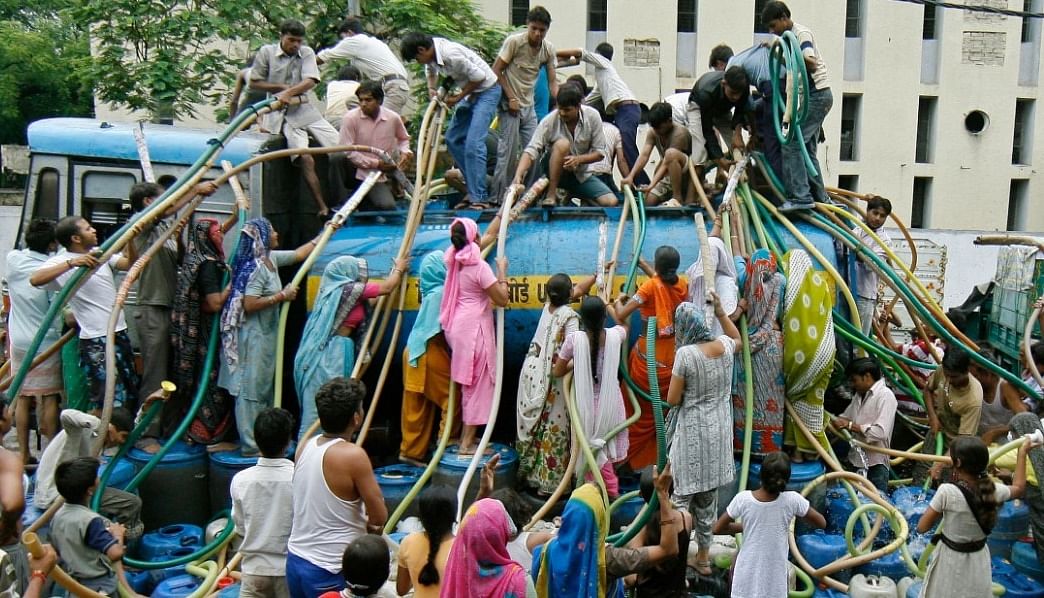 "दिन में केवल 10 मिनट पानी मिलता है"- केजरीवाल की दिल्ली का दर्द बताती रिपोर्ट