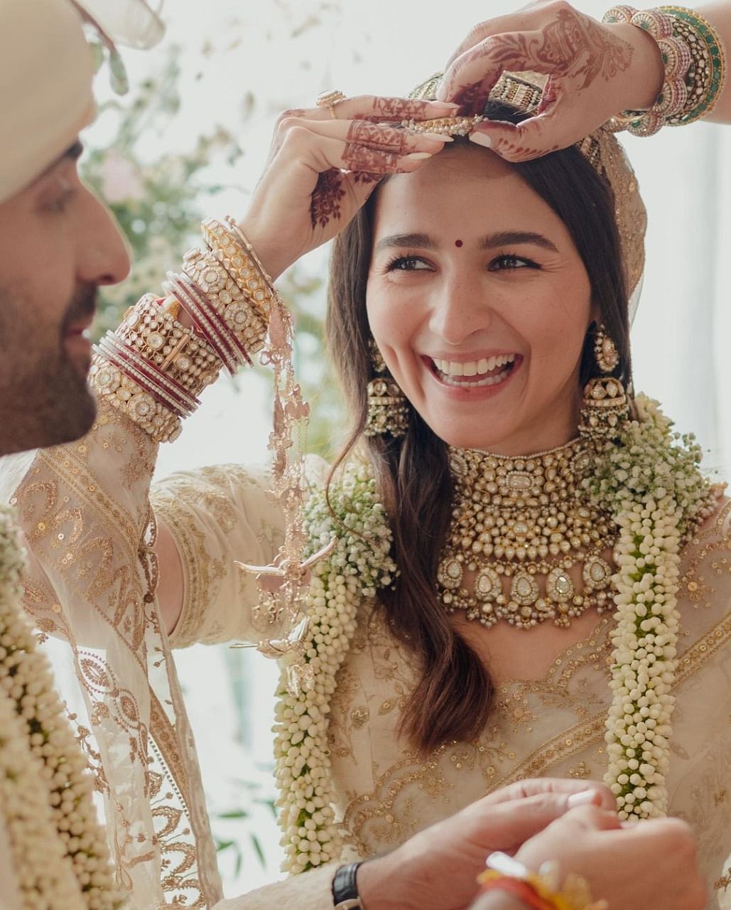 Alia Bhatt ने Ranbir Kapoor संग शादी के बाद इंस्टाग्राम पर लिखा- और अधिक यादें बनाने के लिए और इंतजार नहीं कर सकते