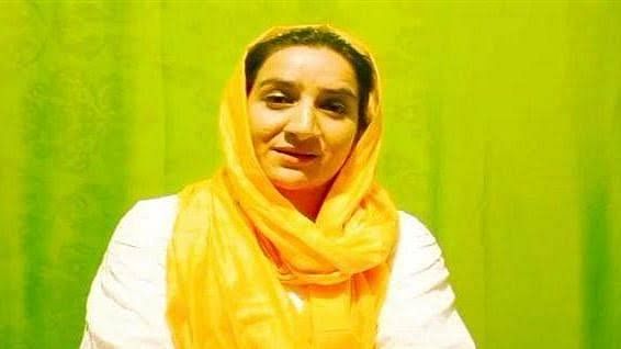 <div class="paragraphs"><p>Kashmir: कौन है Amreena Bhat जिसकी लश्कर के आतंकियों ने गोली मारकर कर दी हत्या?</p></div>