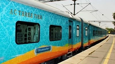 <div class="paragraphs"><p>कोयला संकट के चलते 1100 ट्रेनें रद्द करेगा रेलवे, यात्रियों की बढ़ेगी परेशानी</p></div>
