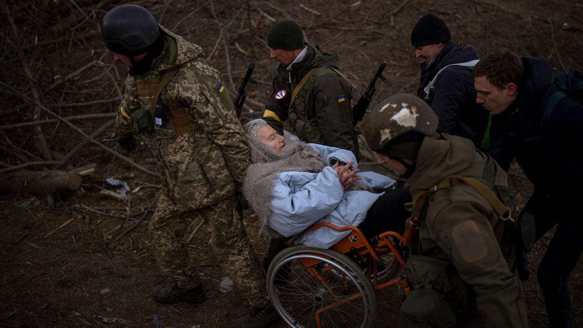Ukraine War अब भी भयानक, फिर पहले जैसी सजगता क्यों नहीं? समझें समाचार से थकान को