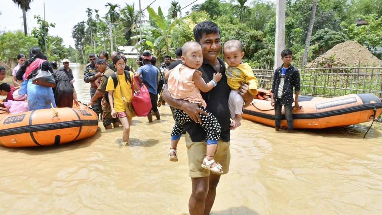 <div class="paragraphs"><p>Assam Flood:&nbsp;असम में बाढ़ से हाहाकार, अब तक 14 लोगों की मौत</p></div>