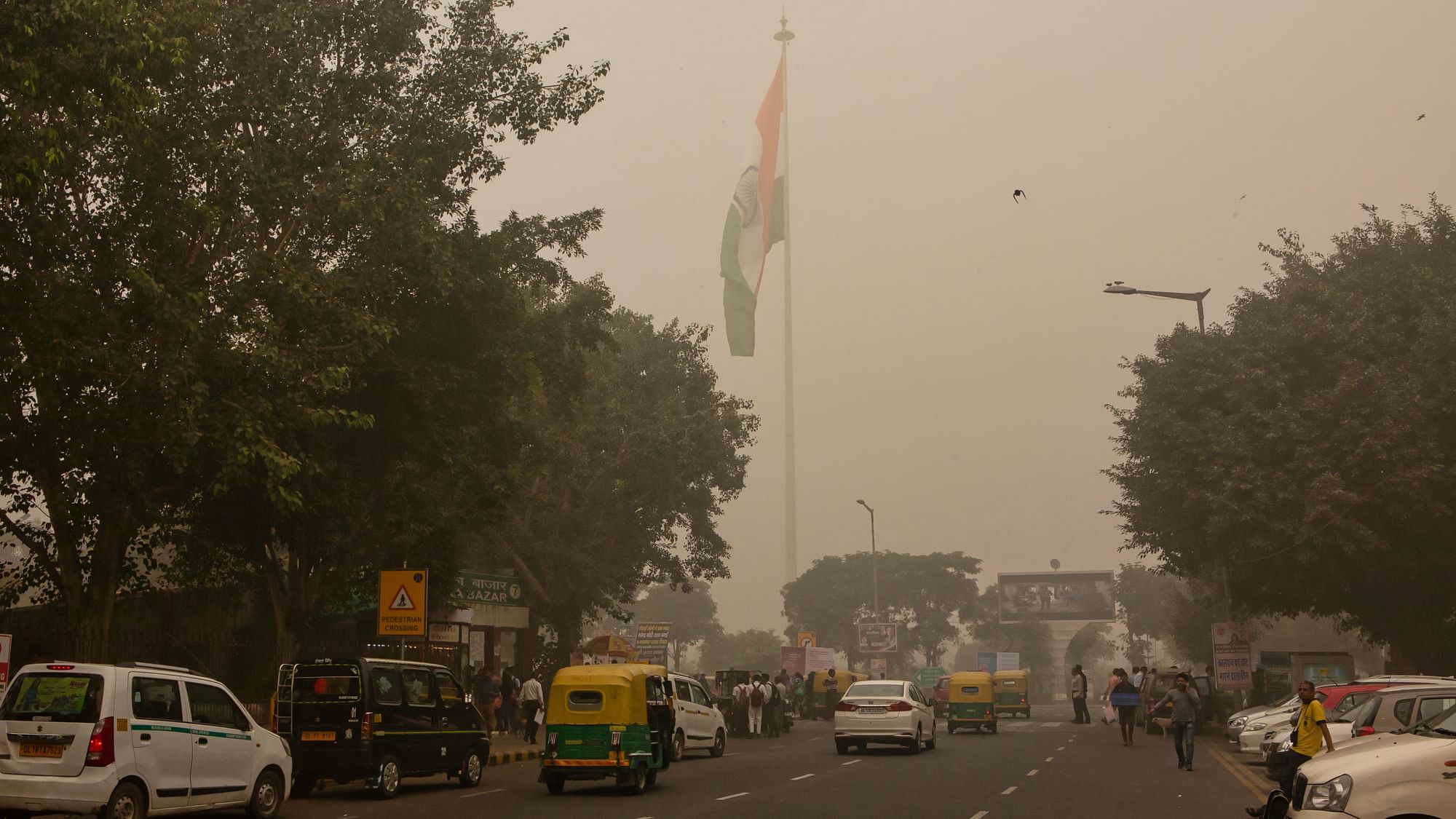 <div class="paragraphs"><p>दिल्ली की वायु गुणवत्ता पिछले कुछ वर्षों में गिर गई है, और आज, यह ग्रह पर सबसे खराब में से एक है.</p></div>