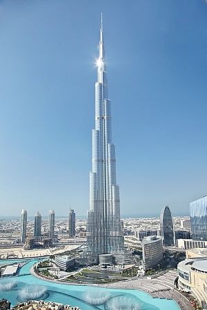 Burj Khalifa फिलहाल दुनया की सबसे ऊंची बिल्डिंग है.
