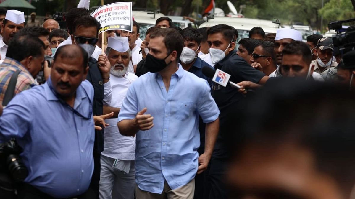 ED में राहुल गांधी की पेशी: देशभर में कांग्रेस का मार्च, लगे पोस्टर-झुकेगा नहीं