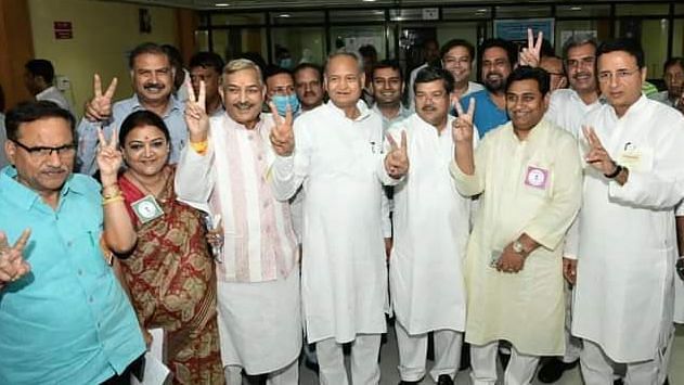 <div class="paragraphs"><p>Rajya Sabha Election: राजस्थान में 1 वोट से पलटा पासा, कांग्रेस ने जीती 3 सीटें</p></div>