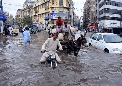 <div class="paragraphs"><p>पाकिस्तान के कराची में मूसलाधार बारिश की वजह से 20 की मौत</p></div>