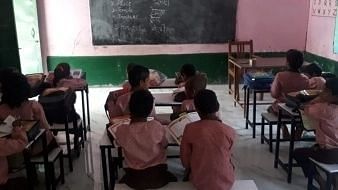 <div class="paragraphs"><p>बिहार के सरकारी स्कूल में छुट्टी पर हंगामा</p></div>