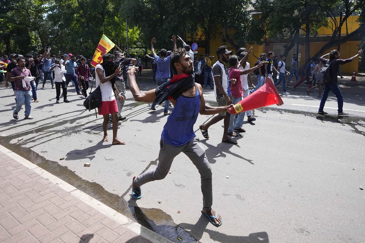 Sri Lanka Crisis: राष्ट्रपति गोटबाया राजपक्षे ने देश छोड़ा,कार्याकारी राष्ट्रपति रानिल विक्रमसिंघे ने सेना को छूट दी