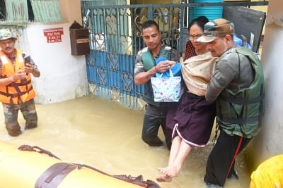असम बाढ़: लोगों की परेशानी कम करने के लिए केंद्र और राज्य मिलकर काम कर रहे हैं : मोदी
