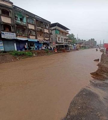<div class="paragraphs"><p>Maharashtra Flood: महाराष्ट्र में बारिश का कहर जारी, 8 लोगों की मौत</p></div>