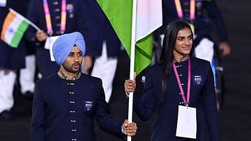 CWG 2022 Opening Ceremony: भारतीय दल का प्रतिनिधित्व पीवी सिंधु और हॉकी टीम के कप्तान मनप्रीत सिंह ने किया
