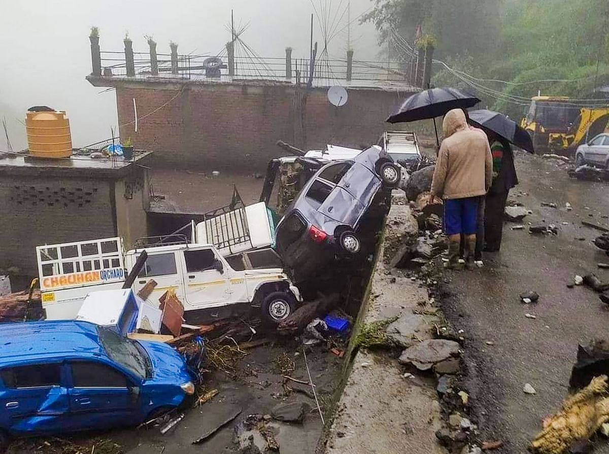 Himachal Pradesh,  Jammu Kashmir, Uttarakhand और UP में बारिश के बाद जन-जीवन पर पड़ा बुरा असर.
