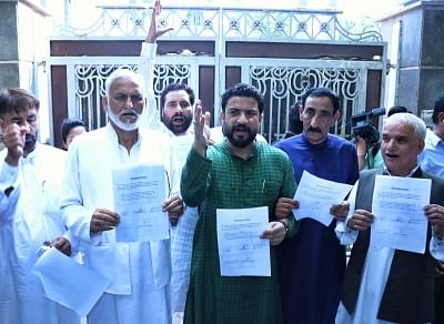 <div class="paragraphs"><p>Ghulam Nabi Azad के बाद जम्मू-कश्मीर कांग्रेस के कई वरिष्ठ नेताओं का भी इस्तीफा</p></div>