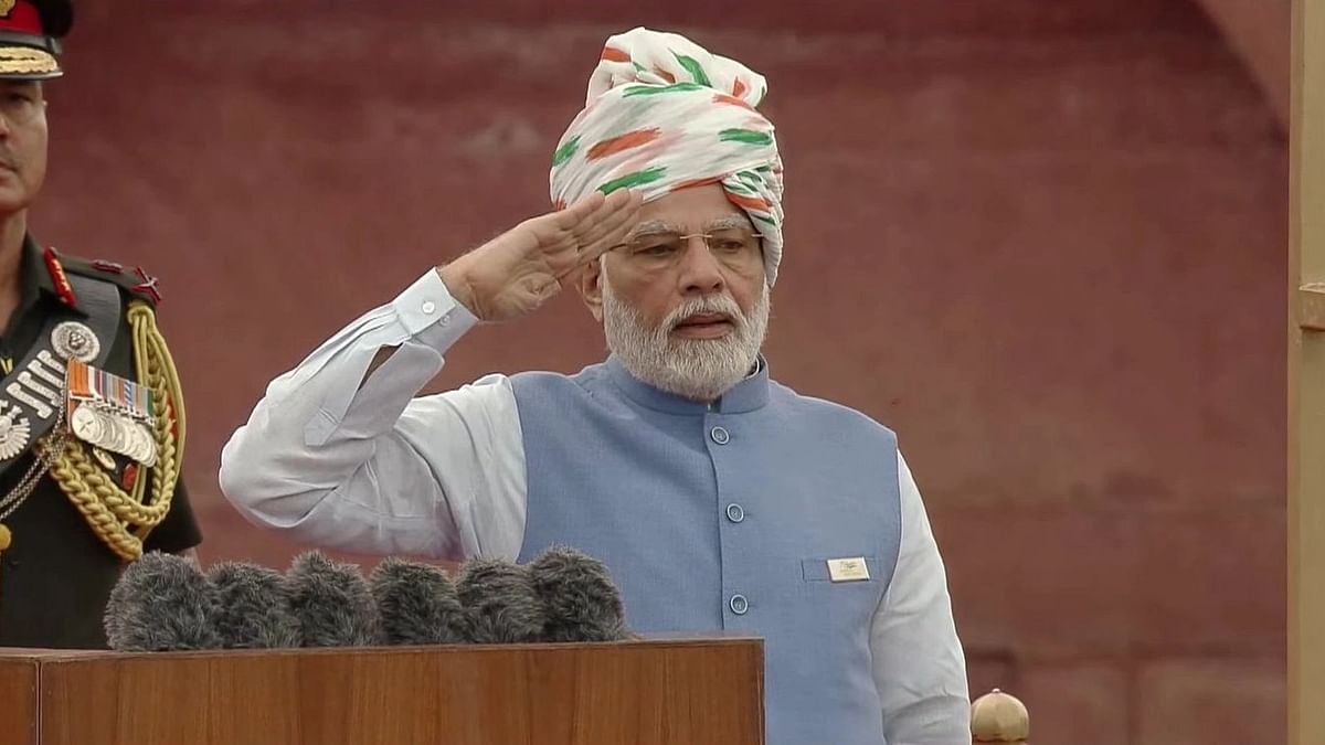 PM Modi ने लाल किले से कहा, 'भाई-भतीजावाद के चलते खेलों में कम आते थे मेडल'