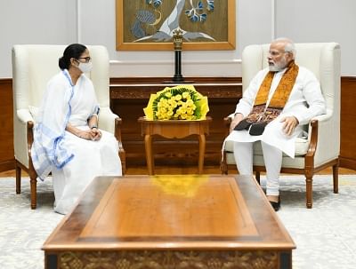 WB की CM ममता बनर्जी ने की PM मोदी से मुलाकात- GST बकाया की मांग की