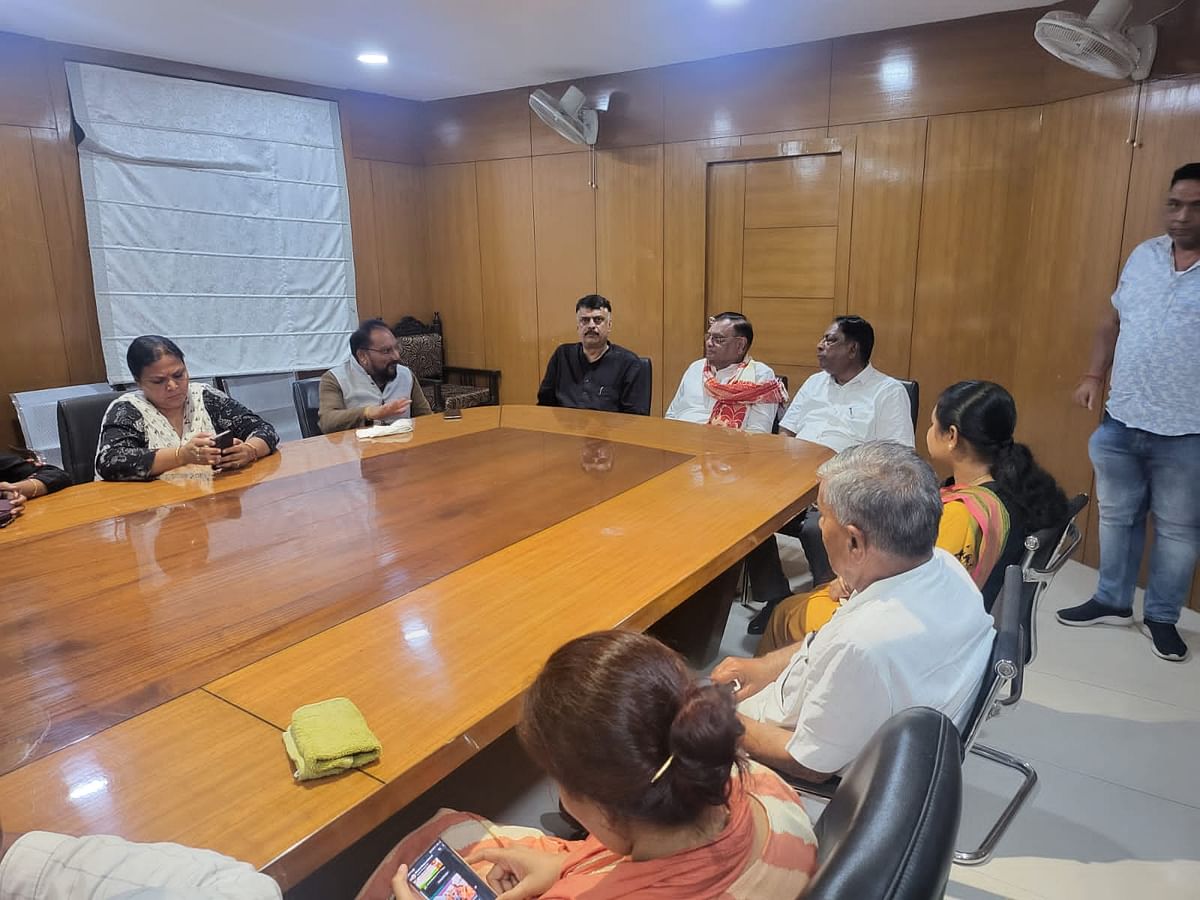 Jharkhand Political Crisis: कांग्रेस प्रदेश प्रभारी अविनाश पांडे के साथ कांग्रेस विधायकों की बैठक होनी है.