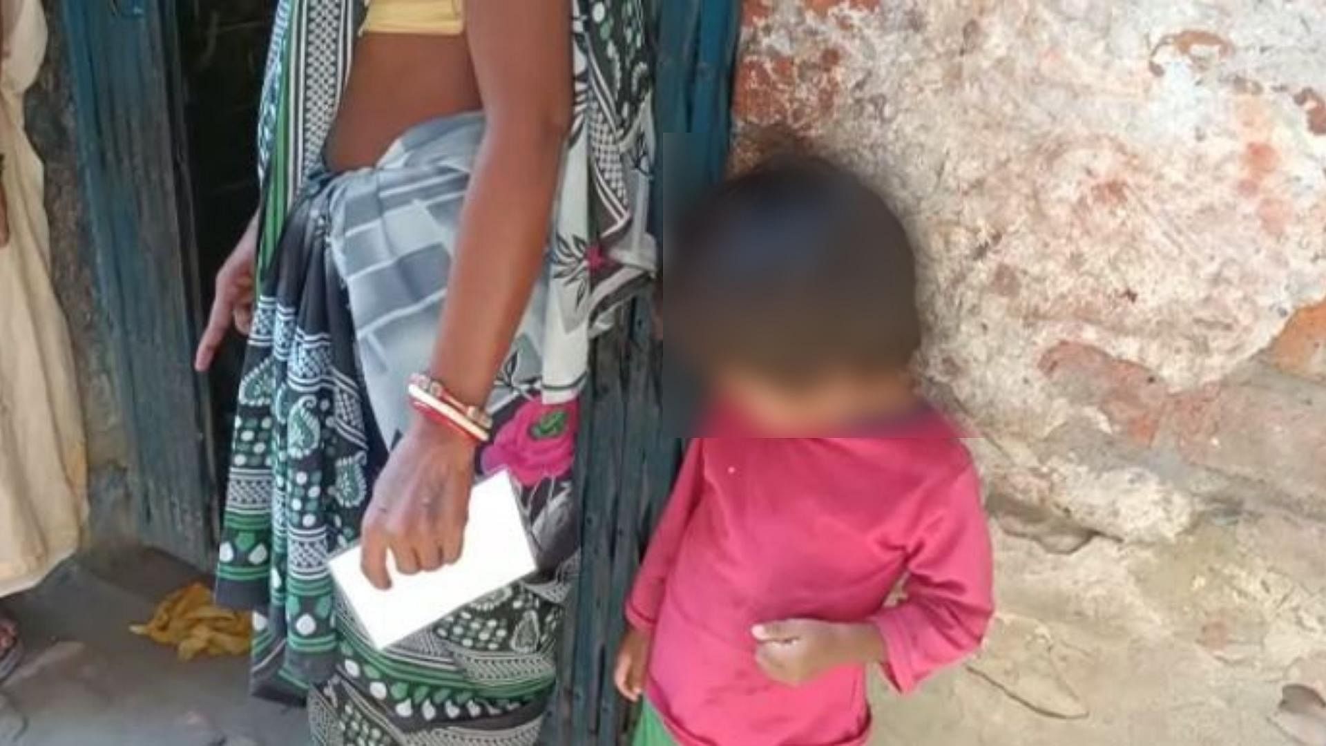 <div class="paragraphs"><p>Bihar: सीवान में 3 साल की मासूम की खरीद-फरोख्त-मारपीट, पुलिस ने बच्ची को छुड़ाया</p></div>