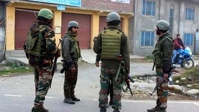 जम्मू कश्मीर: राजौरी में आर्मी कैंप पर आत्मघाती हमला, 2 आतंकी ढेर- 3 जवान शहीद
