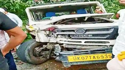 <div class="paragraphs"><p>UP: मिर्जापुर में बेकाबू कार का कहर, बाइक को मारी टक्कर- 4 लोगों की मौत</p></div>