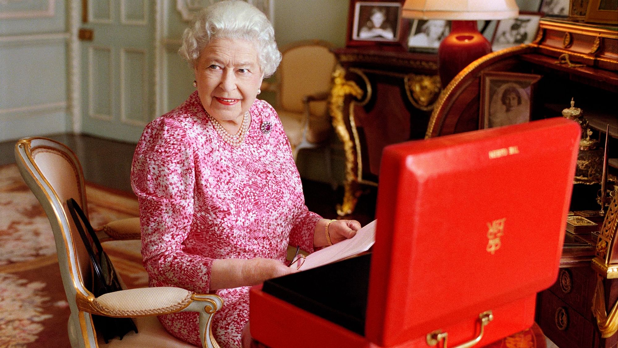 <div class="paragraphs"><p>Queen Elizabeth II: ब्रिटेन के राजा-रानी की कितनी सपंत्ति, क्या होती है भूमिका?</p></div>