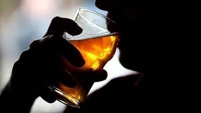<div class="paragraphs"><p>Uttarakhand: हरिद्वार में जहरीली शराब पीने से 7 लोगों की मौत, 9 अधिकारी सस्पेंड</p></div>