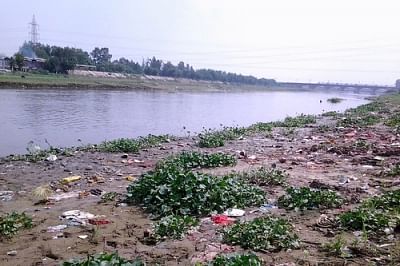 Hindon River में करहेड़ा, मोहन नगर, छिजारसी, नंदग्राम, अर्थला, श्मशान घाट के पास समेत दस जगहों के नाले गिर रहे हैं.
