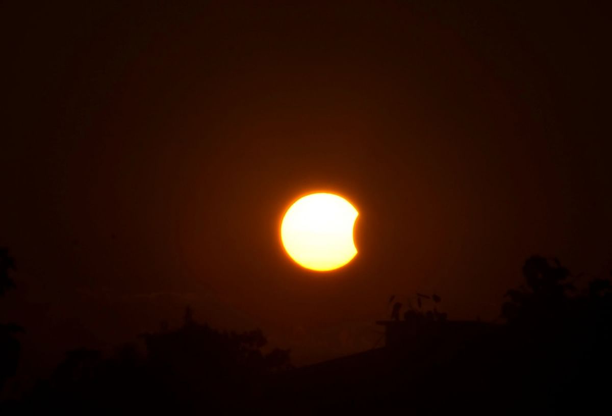Solar Eclipse: यह ग्रहण यूरोप, मध्य पूर्व अफ्रीका और एशिया के पश्चिमी क्षेत्रों के ज्यादातर हिस्सों में दिखाई देगा.
