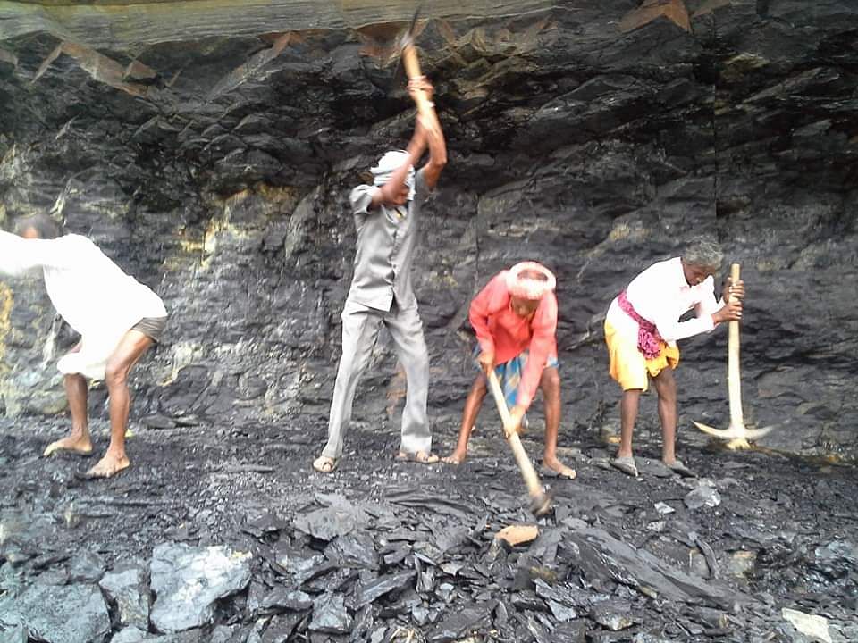 पिछले 12 सालों से हर साल 2 अक्टूबर को रायगढ़ की चार तहसील के लगभग 55 गांवों में 'कोयला सत्याग्रह' आयोजित होता है.